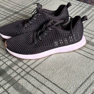 Black Mesh Sneakers men’s size 11